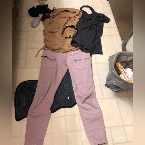 Adorable pink skinny pants with zippers all over - Picture 3 of 3